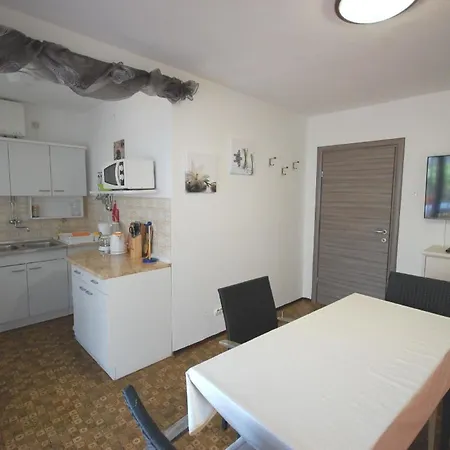 Apartment Fuer 5 Personen Ca 60 Qm In Njivice, Kvarner Bucht Krk *